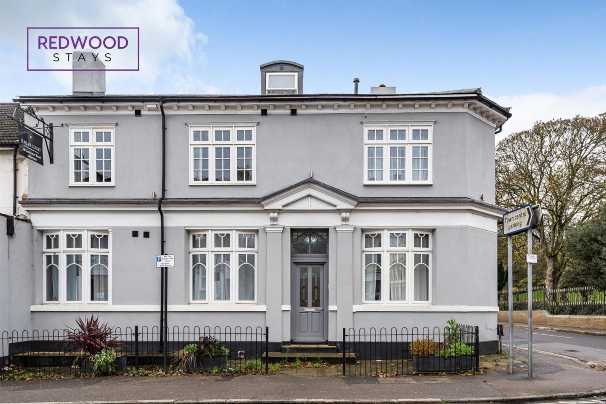 1 Bed 1 Bath Town Center Apartments For Corporates & Contractors, Wifi, Netflix And Parking On Selected Units By Redwood Stays Aldershot Esterno foto