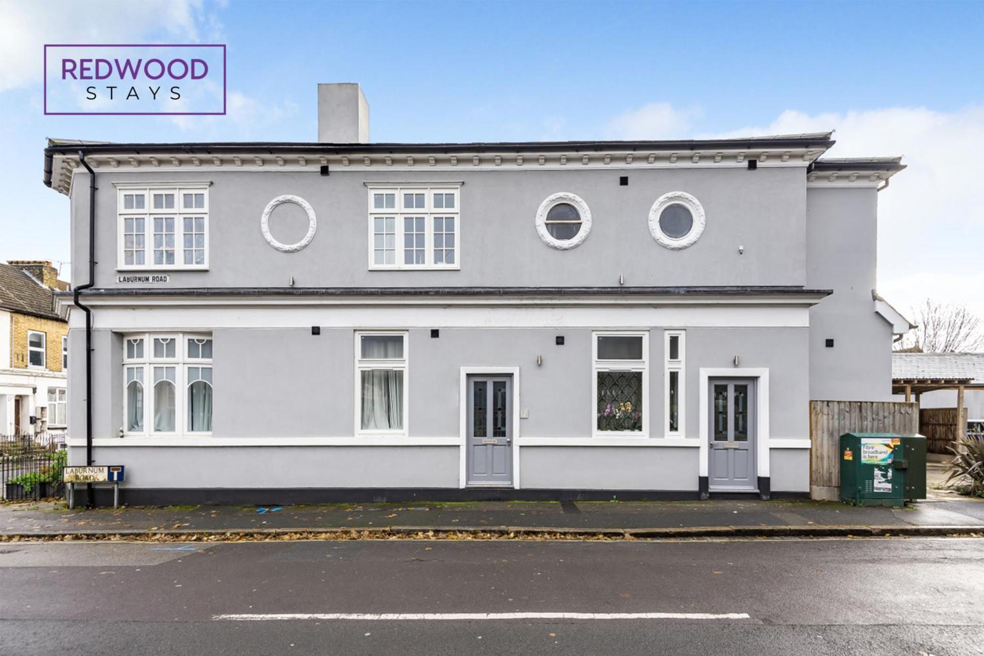 1 Bed 1 Bath Town Center Apartments For Corporates & Contractors, Wifi, Netflix And Parking On Selected Units By Redwood Stays Aldershot Esterno foto
