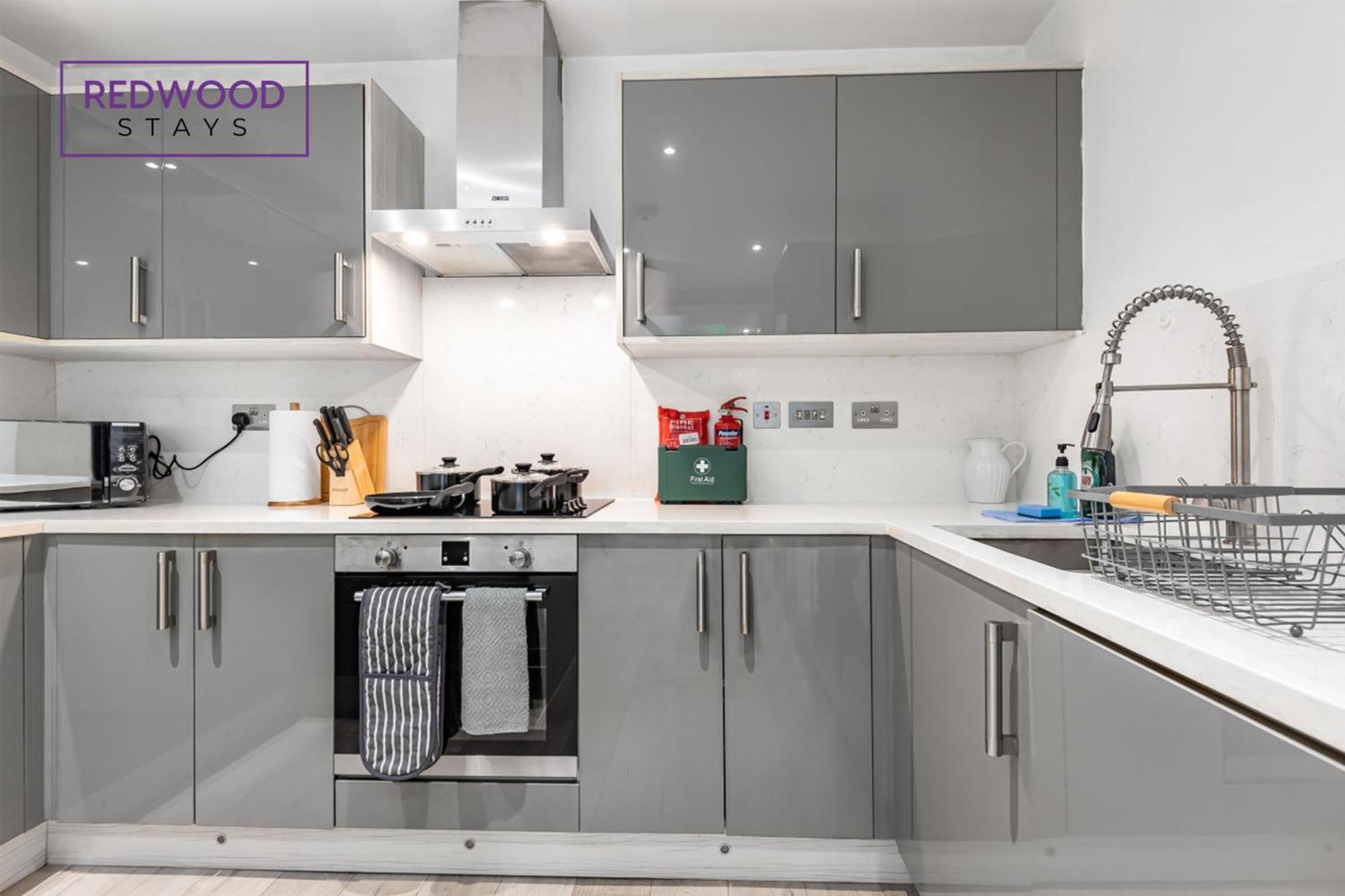 1 Bed 1 Bath Town Center Apartments For Corporates & Contractors, Wifi, Netflix And Parking On Selected Units By Redwood Stays Aldershot Esterno foto
