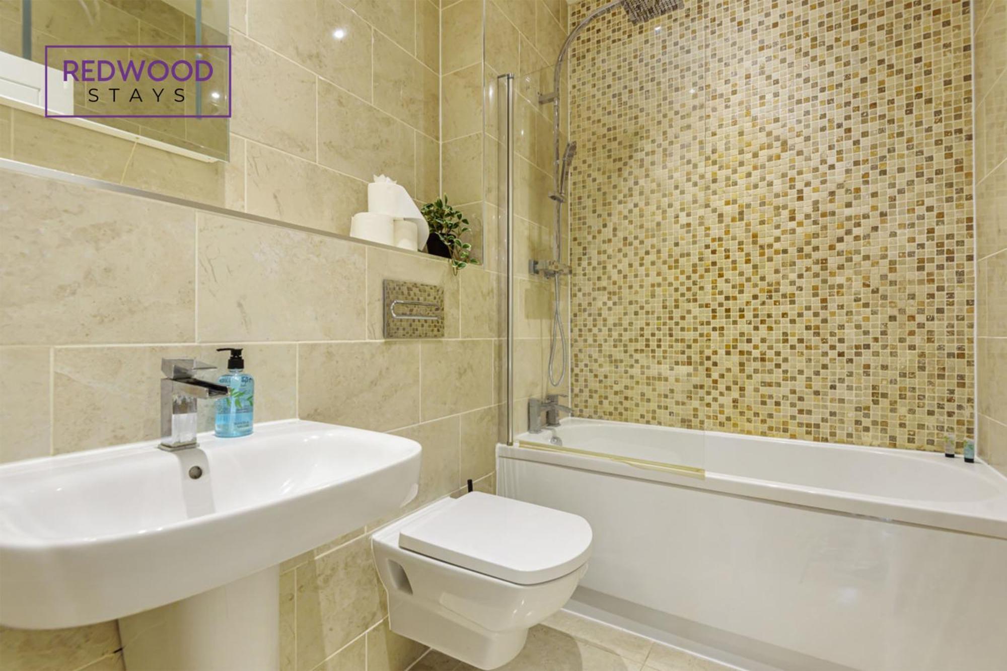1 Bed 1 Bath Town Center Apartments For Corporates & Contractors, Wifi, Netflix And Parking On Selected Units By Redwood Stays Aldershot Esterno foto
