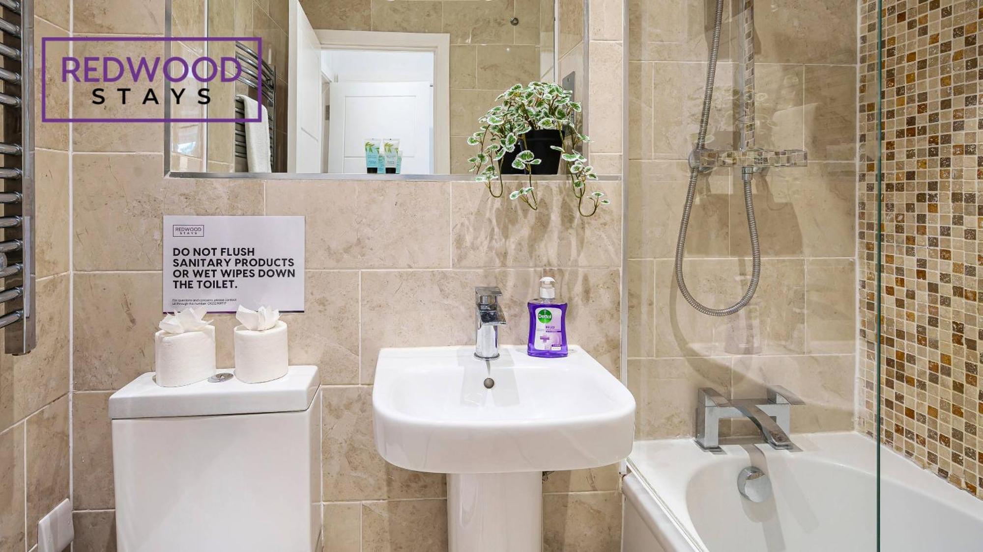 1 Bed 1 Bath Town Center Apartments For Corporates & Contractors, Wifi, Netflix And Parking On Selected Units By Redwood Stays Aldershot Esterno foto
