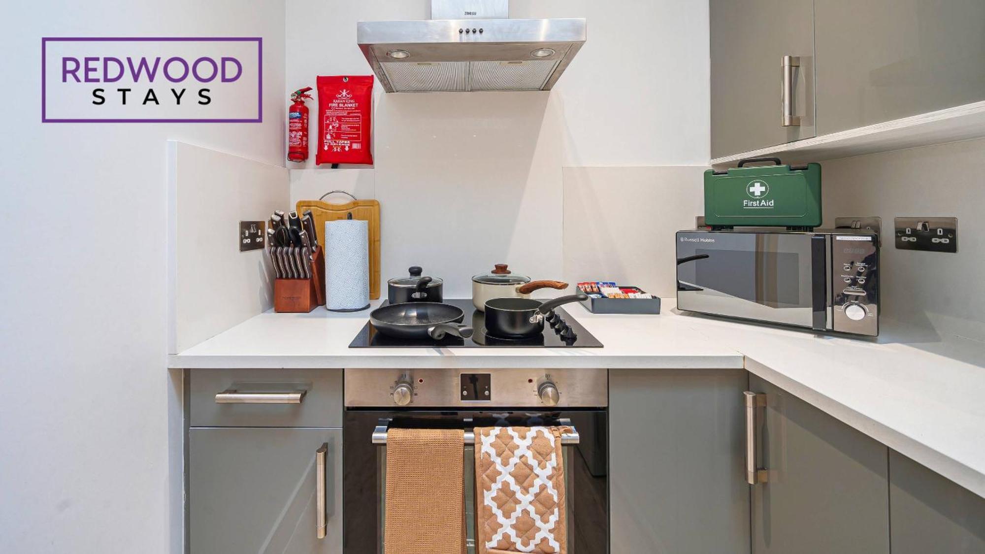 1 Bed 1 Bath Town Center Apartments For Corporates & Contractors, Wifi, Netflix And Parking On Selected Units By Redwood Stays Aldershot Esterno foto